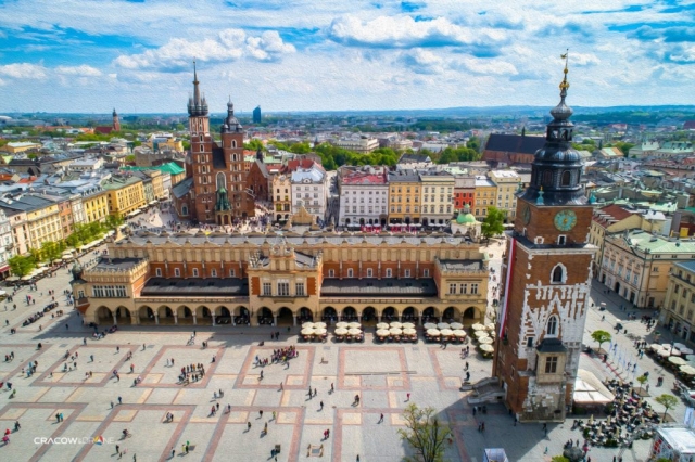 rynek w krakowie zdjęcie z drona
