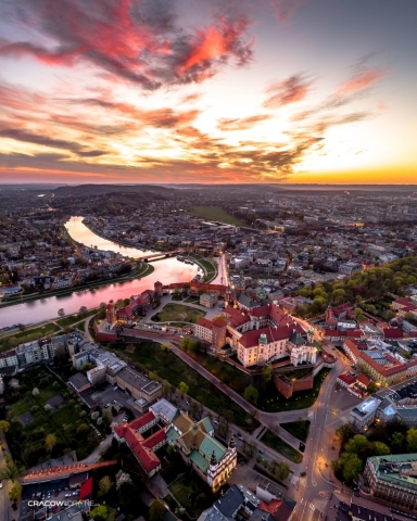 wawel i wisła z drona
