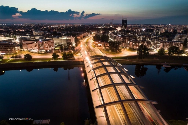 zdjęcia mostu z drona